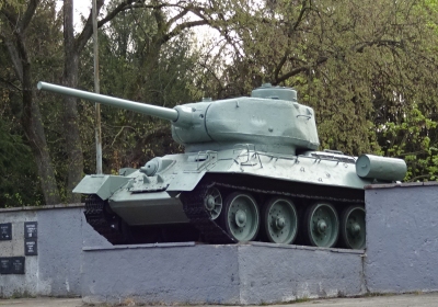 Burg/Magdeburg - T34 am Ehrenmal